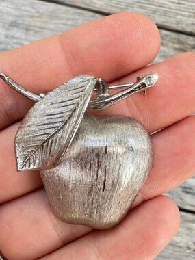 Vintage Jewelry Giovanni Silver Tone Apple brooch pin